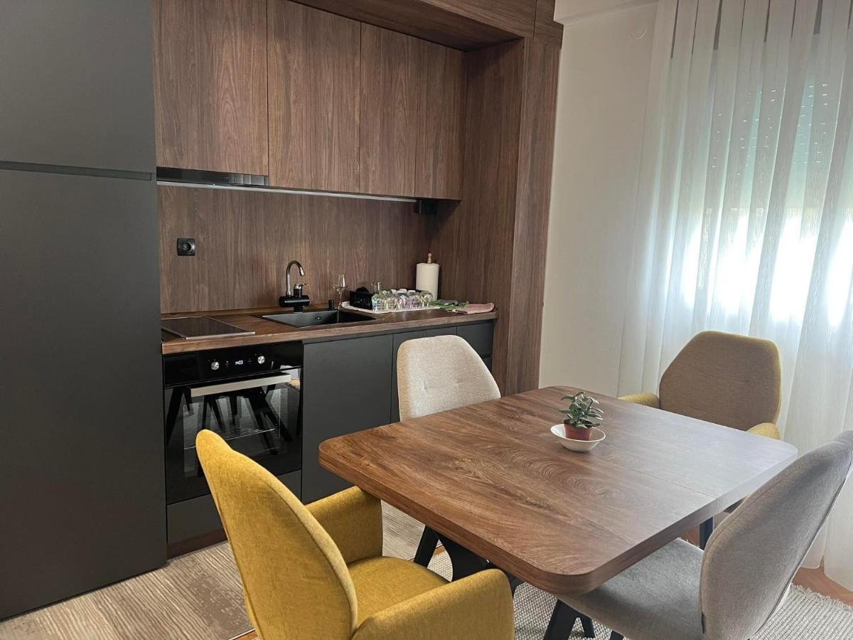 Kuman Apartments คูมาโนโว ภายนอก รูปภาพ